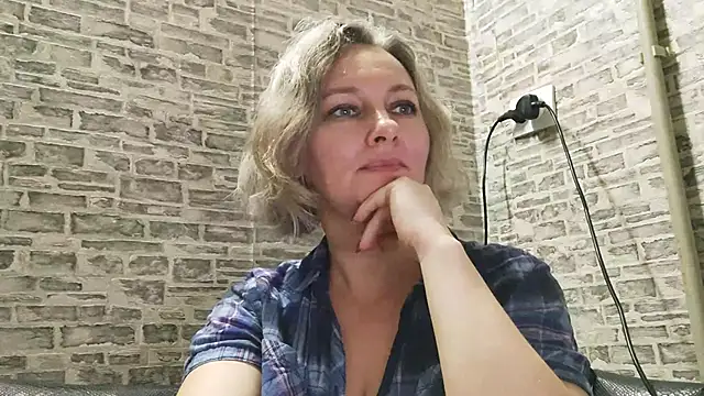 Snapshot of EdithManning chatting on 01/14/25, 03:15 EdithManning online show from 01/14/25, 03:15