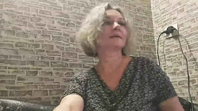 Snapshot of EdithManning chatting on 01/17/25, 12:31 EdithManning online show from 01/17/25, 12:31