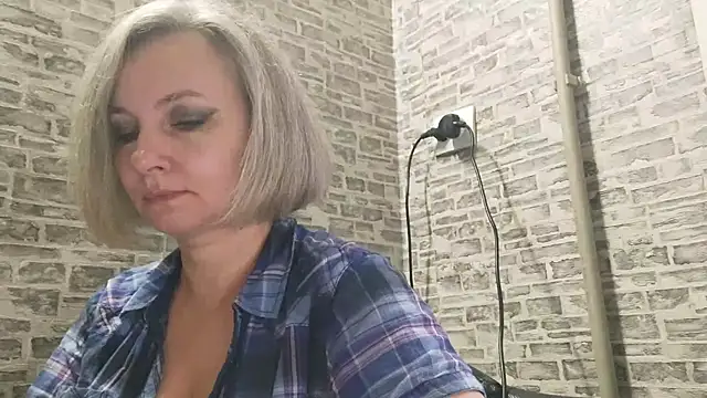 Snapshot of EdithManning chatting on 01/21/25, 06:00 EdithManning online show from 01/21/25, 06:00