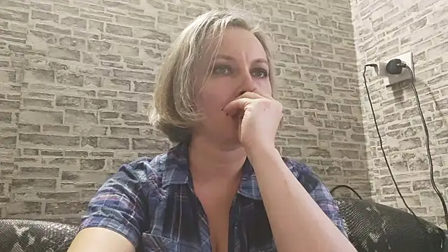 Snapshot of EdithManning chatting on 01/22/25, 01:21 EdithManning online show from 01/22/25, 01:21