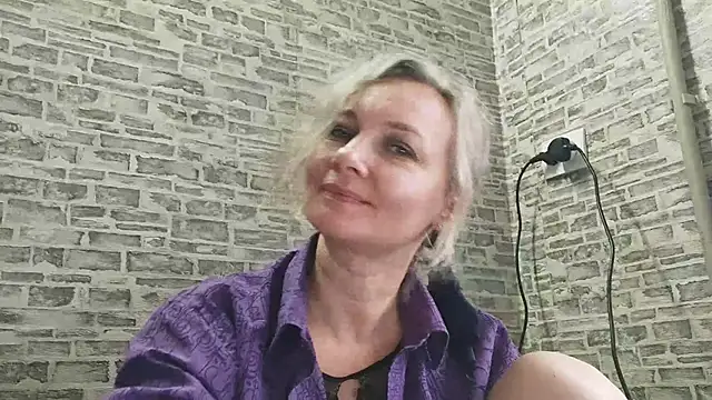 Snapshot of EdithManning chatting on 02/02/25, 10:13 EdithManning online show from 02/02/25, 10:13