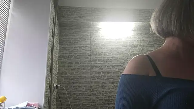 Snapshot of EdithManning chatting on 02/06/25, 12:48 EdithManning online show from 02/06/25, 12:48