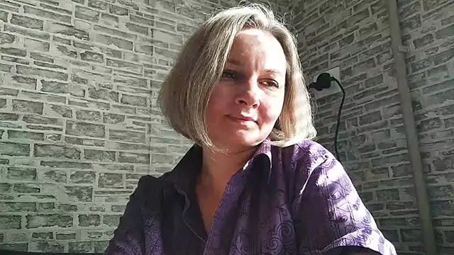 Snapshot of EdithManning chatting on 02/13/25, 08:06 EdithManning online show from 02/13/25, 08:06