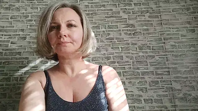 Snapshot of EdithManning chatting on 03/01/25, 08:13 EdithManning online show from 03/01/25, 08:13