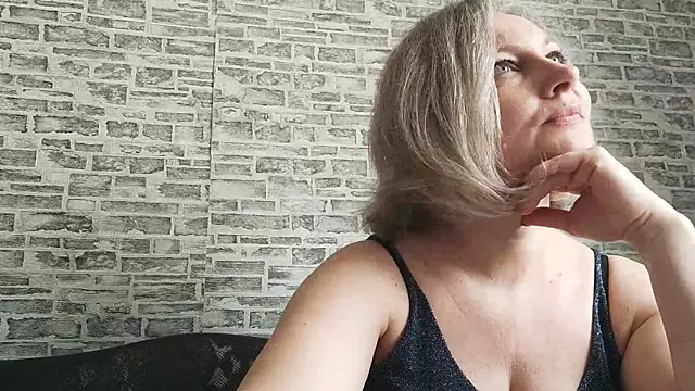 Snapshot of EdithManning chatting on 03/03/25, 09:22 EdithManning online show from 03/03/25, 09:22