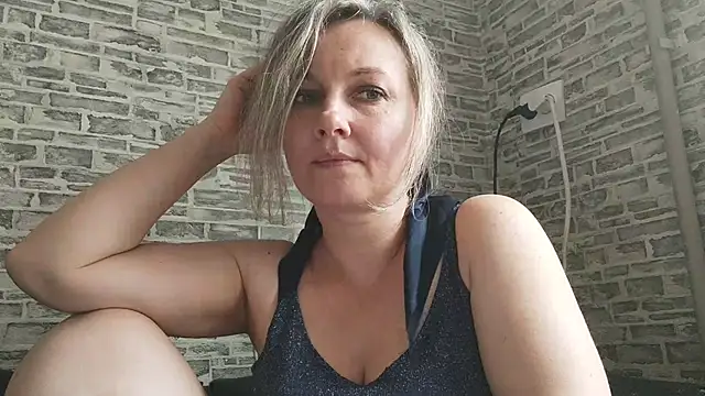 Snapshot of EdithManning chatting on 03/05/25, 11:17 EdithManning online show from 03/05/25, 11:17