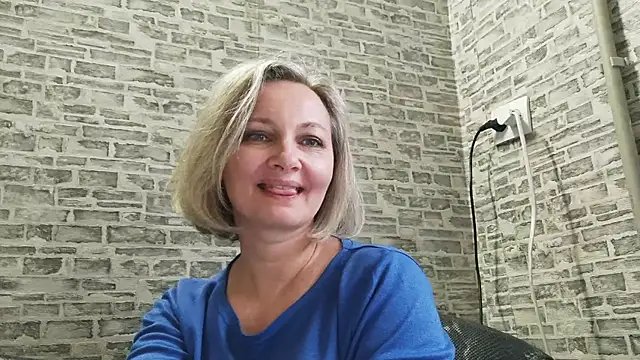 Snapshot of EdithManning chatting on 03/06/25, 12:30 EdithManning online show from 03/06/25, 12:30