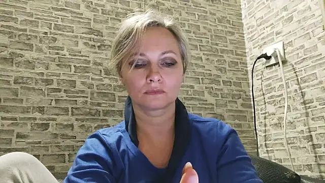 Snapshot of EdithManning chatting on 03/06/25, 03:35 EdithManning online show from 03/06/25, 03:35