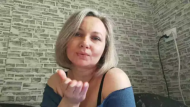 Snapshot of EdithManning chatting on 03/10/25, 06:05 EdithManning online show from 03/10/25, 06:05