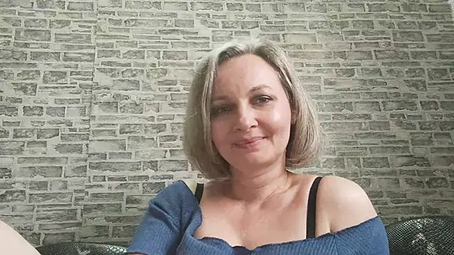 Snapshot of EdithManning chatting on 03/10/25, 12:15 EdithManning online show from 03/10/25, 12:15