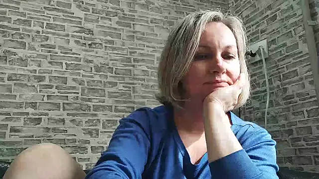 Snapshot of EdithManning chatting on 03/11/25, 09:13 EdithManning online show from 03/11/25, 09:13