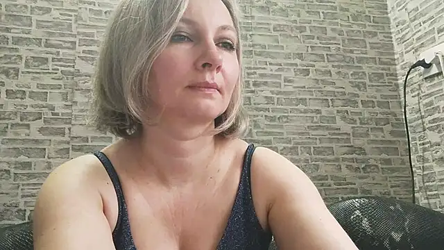 Snapshot of EdithManning chatting on 03/18/25, 06:25 EdithManning online show from 03/18/25, 06:25