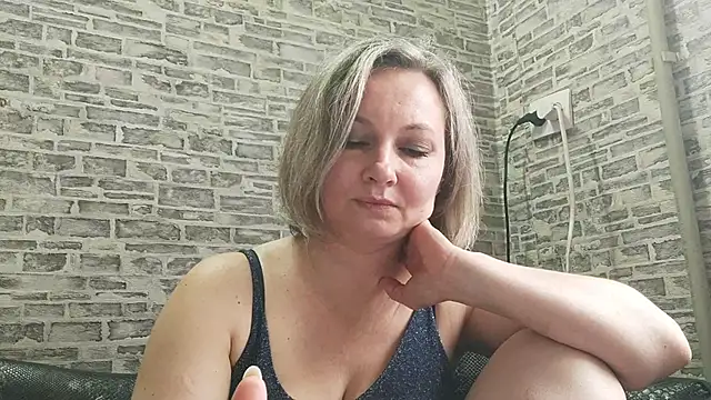 Snapshot of EdithManning chatting on 03/18/25, 09:31 EdithManning online show from 03/18/25, 09:31