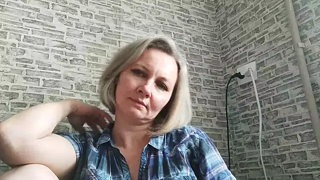 Snapshot of EdithManning chatting on 03/19/25, 09:28 EdithManning online show from 03/19/25, 09:28