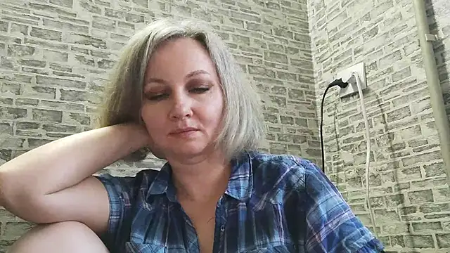 Snapshot of EdithManning chatting on 03/19/25, 12:34 EdithManning online show from 03/19/25, 12:34