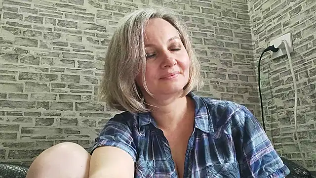 Snapshot of EdithManning chatting on 03/21/25, 11:12 EdithManning online show from 03/21/25, 11:12