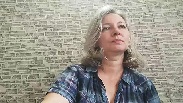 Snapshot of EdithManning chatting on 09/15/25, 05:18 EdithManning online show from 09/15/25, 05:18