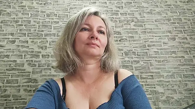 Snapshot of EdithManning chatting on 09/18/25, 05:09 EdithManning online show from 09/18/25, 05:09