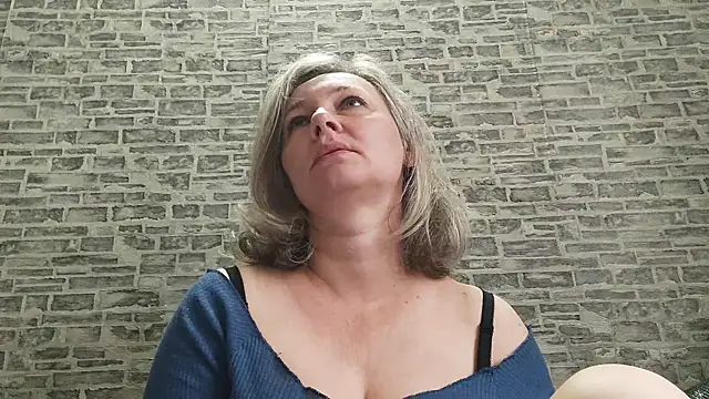 Snapshot of EdithManning chatting on 09/19/25, 05:20 EdithManning online show from 09/19/25, 05:20