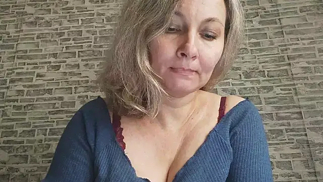 Snapshot of EdithManning chatting on 11/24/25, 08:03 EdithManning online show from 11/24/25, 08:03