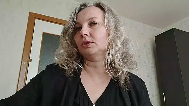 EdithManning online show from 05/11/26, 02:45