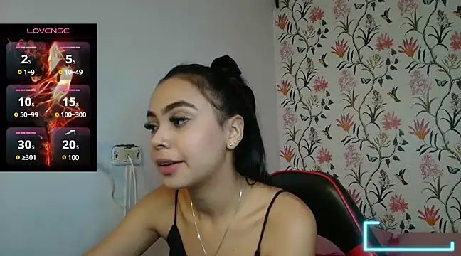 Snapshot of lucia_brown chatting on 12/22/24, 12:16 lucia brown online show from 12/22/24, 12:16