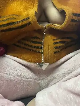 Hot-Anuska online show from 01/17/25, 11:27