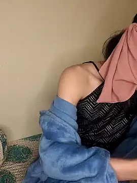 Snapshot of lolimirass24 chatting on 12/25/24, 08:17 lolimirass24 online show from 12/25/24, 08:17