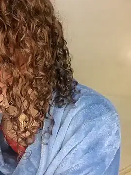 Snapshot of lolimirass24 chatting on 01/01/25, 08:37 lolimirass24 online show from 01/01/25, 08:37