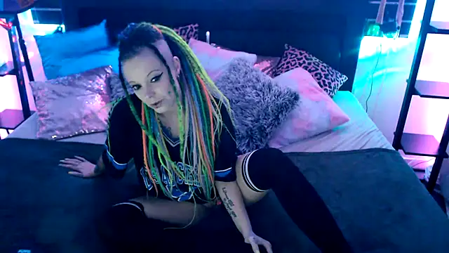 Snapshot of EdgesOfReality chatting on 12/16/25, 08:25 EdgesOfReality online show from 12/16/25, 08:25