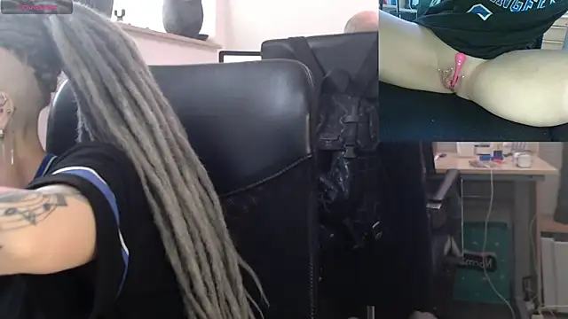 Snapshot of EdgesOfReality chatting on 01/12/26, 11:15 EdgesOfReality online show from 01/12/26, 11:15