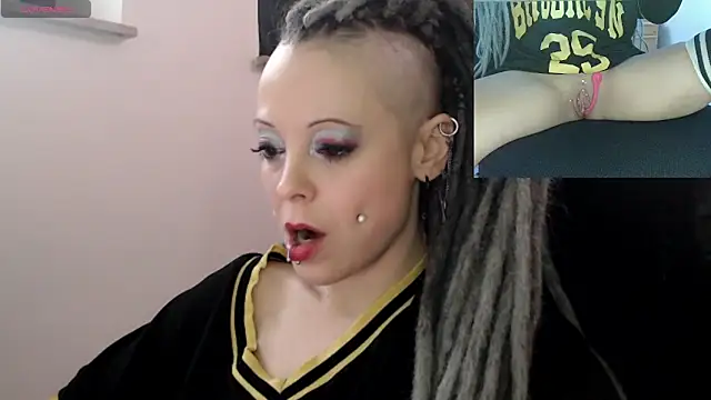 Snapshot of EdgesOfReality chatting on 01/13/26, 09:58 EdgesOfReality online show from 01/13/26, 09:58