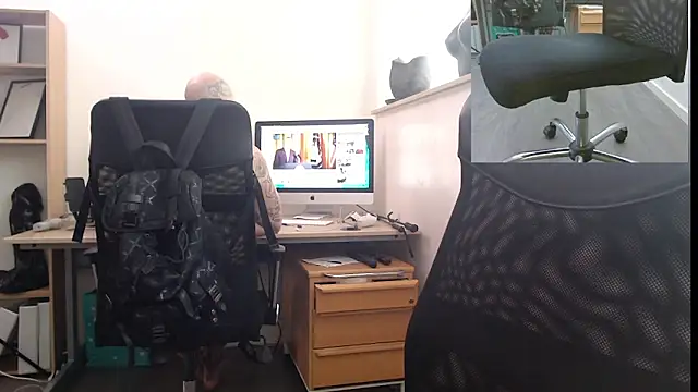 Snapshot of EdgesOfReality chatting on 02/16/26, 09:49 EdgesOfReality online show from 02/16/26, 09:49