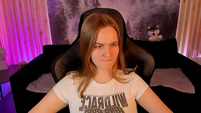 Snapshot of KellyPoter chatting on 12/17/24, 12:00 KellyPoter online show from 12/17/24, 12:00