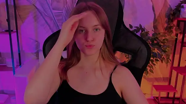 Snapshot of KellyPoter chatting on 02/14/25, 11:10 KellyPoter online show from 02/14/25, 11:10