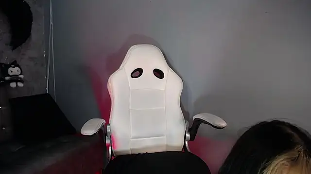 amelierouss online show from 10/25/25, 02:19