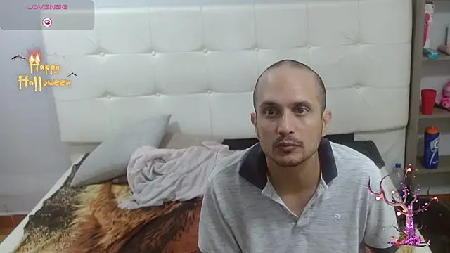 Candy and Jh0n online show from 10/11/25, 04:44