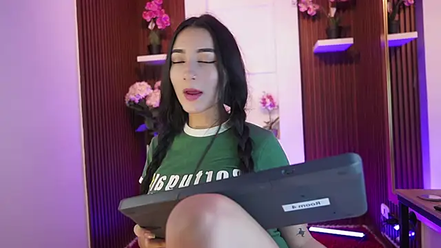 Snapshot of CattleyaScaly chatting on 10/29/25, 07:37 CattleyaScaly online show from 10/29/25, 07:37