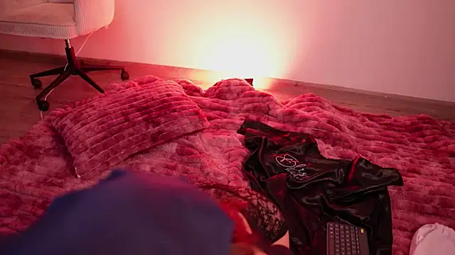 Snapshot of Megga_Bluee chatting on 10/25/25, 01:57 Megga Bluee online show from 10/25/25, 01:57