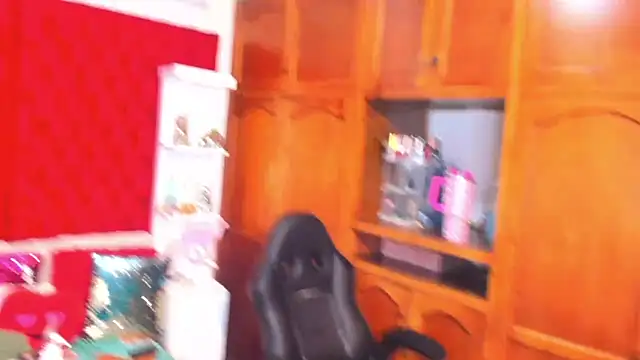 larafoxter online show from 03/08/25, 03:56