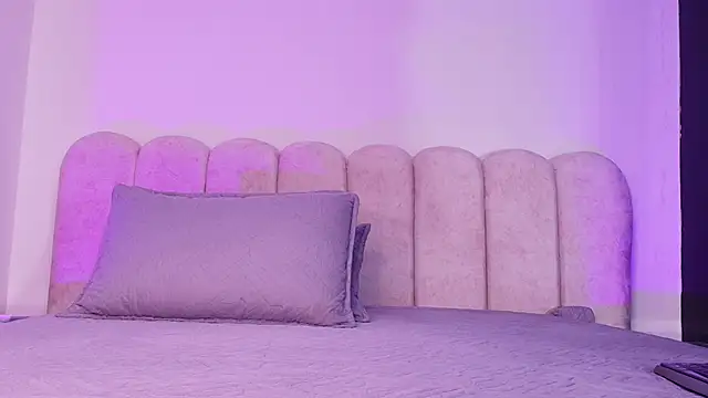 mia stanfort online show from 11/25/25, 07:14