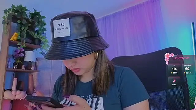 emilyrouxe online show from 11/28/25, 04:09