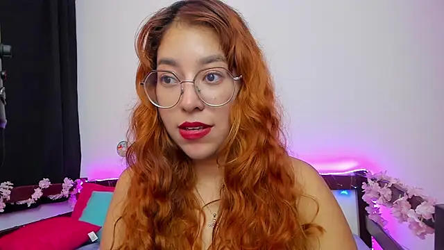 Snapshot of _Moon_Johnson chatting on 09/16/25, 04:02 Moon Johnson online show from 09/16/25, 04:02