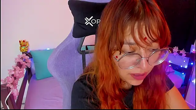 Snapshot of _Moon_Johnson chatting on 10/30/25, 01:51 Moon Johnson online show from 10/30/25, 01:51