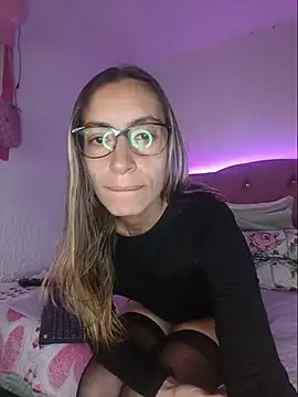 Snapshot of Melinaa-sex chatting on 06/08/26, 01:20 Melinaa-sex online show from 06/08/26, 01:20