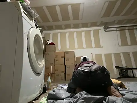 Snapshot of Backshort11 chatting on 12/25/24, 01:10 Backshort11 online show from 12/25/24, 01:10