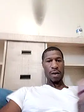 Snapshot of willywonka7793 chatting on 02/14/25, 05:25 willywonka7793 online show from 02/14/25, 05:25