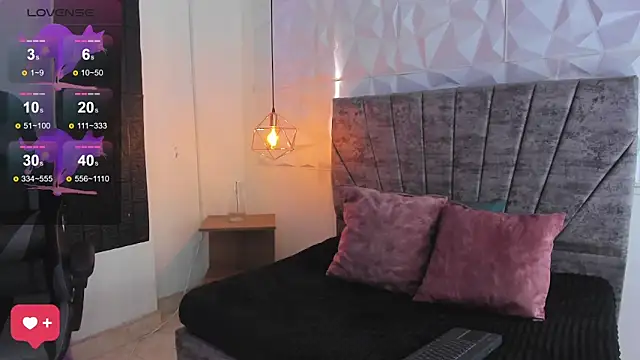 Snapshot of tatiana_sc chatting on 09/17/25, 01:24 tatiana sc online show from 09/17/25, 01:24