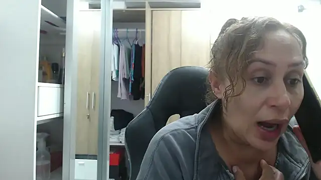 RoxanaLove9 online show from 03/08/25, 02:45