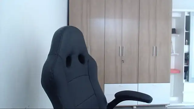 RoxanaLove9 online show from 02/27/26, 05:57